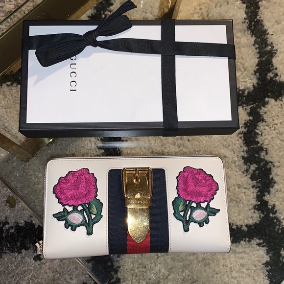 Gucci Sylvie wallet with embroidery - Picture 1 of 6